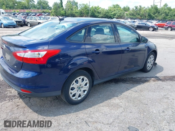 2012 Ford Focus SE z VIN 1FAHP3F22CL157417, wystawiony jako IAAI lot #42655527 z przebiegiem 107 472 mil mil oraz . Historia ofert i sprzedaży dostępna na DreamBid. Obrazek 4.