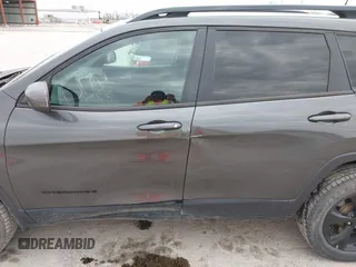 2016 Jeep Cherokee Latitude z VIN 1C4PJMCB9GW152673, wystawiony jako IAAI lot #41704412 z przebiegiem 140 559 mil mil oraz . Historia ofert i sprzedaży dostępna na DreamBid. Obrazek 6.