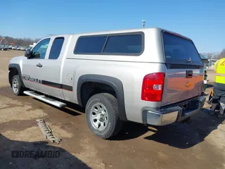 2009 Chevrolet Silverado 1500 LT with VIN 2GCEC29C091117150, listed as a IAAI auction lot 41763081 with 173,604 mi miles. Bid and sale history available at carsss.com. Image 3.