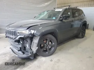 2023 Jeep Grand Cherokee Altitude z VIN 1C4RJHAGXP8701574, wystawiony jako Copart lot #53596745 z przebiegiem 26 740 mil mil oraz Szkoda całkowita • Salvage title. Historia ofert i sprzedaży dostępna na DreamBid. Obrazek 1.