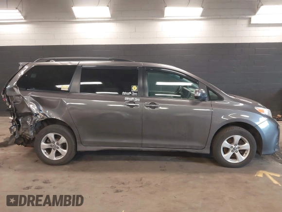 2018 Toyota Sienna LE Auto Access Seat with VIN 5TDKZ3DC3JS906162, listed as a IAAI auction lot 41863331 with 200,655 mi miles. Bid and sale history available at carsss.com. Image 13.