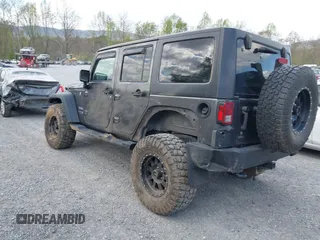 2018 Jeep Wrangler Unlimited Sport S z VIN 1C4HJWDG2JL930461, wystawiony jako IAAI lot #42042644 z przebiegiem 136 530 mil mil oraz . Historia ofert i sprzedaży dostępna na DreamBid. Obrazek 3.