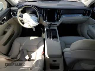 2021 Volvo V60 z VIN YV4102WK1M1074808, wystawiony jako Copart lot #42506854 z przebiegiem Nie podano mil oraz . Historia ofert i sprzedaży dostępna na DreamBid. Obrazek 8.