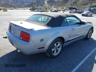 2007 Ford Mustang Deluxe with VIN 1ZVFT84N075288988, listed as a IAAI auction lot 41690605 with 191,936 mi miles and . Bid and sale history available at carsss.com. Image 4.