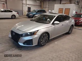 2023 Nissan Altima SL with VIN 1N4BL4EV1PN360859, listed as a IAAI auction lot 41320788 with 40,383 mi miles and . Bid and sale history available at DreamBid. Image 2.