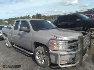 2008 Chevrolet Silverado 1500 LT w/1LT with VIN 1GCEC19J08Z248755, listed as a IAAI auction lot 38572536 with 334,920 mi miles. Bid and sale history available at carsss.com. Image 1.