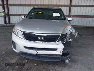 2014 Kia Sorento LX with VIN 5XYKT4A73EG425510, listed as a IAAI auction lot 41882601 with 165,751 mi miles and . Bid and sale history available at carsss.com. Image 6.
