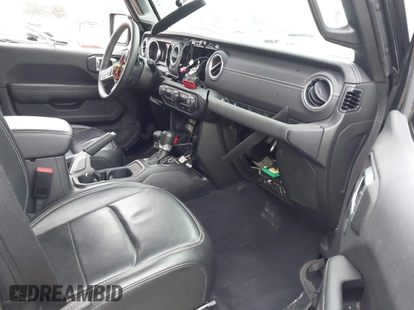 2023 Jeep Wrangler Sahara z VIN 1C4JJXP6XPW556327, wystawiony jako IAAI lot #41784532 z przebiegiem 39 918 mil mil oraz . Historia ofert i sprzedaży dostępna na DreamBid. Obrazek 5.