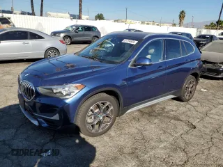 2022 BMW X1 sDrive28i with VIN WBXJG7C0XN5U49445, listed as a Copart auction lot 81754694 with 43,900 mi miles and Salvage Title. Bid and sale history available at carsss.com. Image 1.
