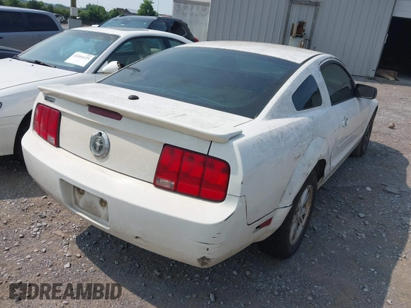 2007 Ford Mustang Deluxe with VIN 1ZVFT80N775312340, listed as a IAAI auction lot 42391348 with Not provided miles and . Bid and sale history available at DreamBid. Image 4.