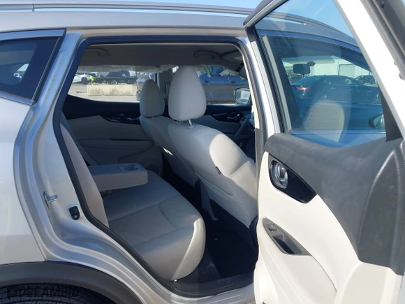 2018 Nissan Rogue Sport SV with VIN JN1BJ1CP4JW107378, listed as a IAAI auction lot 41519648 with 88,585 mi miles. Bid and sale history available at carsss.com. Image 8.