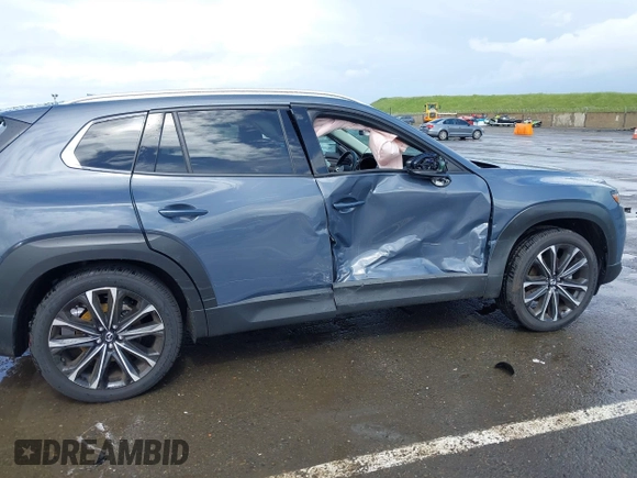2024 Mazda CX-50 S Premium Plus z VIN 7MMVABEM8RN220626, wystawiony jako IAAI lot #41818464 z przebiegiem 1 622 mil mil oraz . Historia ofert i sprzedaży dostępna na DreamBid. Obrazek 6.