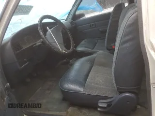 1991 Toyota Pickup с VIN JT4RN13P5M6028497, выставлен на аукционе Copart как лот 52332455 с пробегом 151 274 миль миль и Списание • Salvage title. История ставок и продаж доступна на DreamBid. Изображение 7.