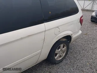 2006 Dodge Grand Caravan SXT with VIN 2D4GP44LX6R900332, listed as a IAAI auction lot 41915331 with 181,707 mi miles. Bid and sale history available at carsss.com. Image 6.