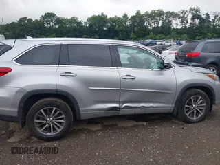 2018 Toyota Highlander SE z VIN 5TDJZRFH6JS545680, wystawiony jako IAAI lot #42548969 z przebiegiem 43 622 mil mil oraz . Historia ofert i sprzedaży dostępna na DreamBid. Obrazek 13.