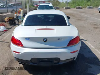 2015 BMW Z4 sDrive28i z VIN WBALL5C53FP557183, wystawiony jako IAAI lot #42145557 z przebiegiem 123 319 mil mil oraz . Historia ofert i sprzedaży dostępna na DreamBid. Obrazek 17.