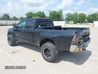 2005 Toyota Tacoma with VIN 5TEUX42N15Z027745, listed as a IAAI auction lot 42527295 with 302,892 mi miles and . Bid and sale history available at DreamBid. Image 3.