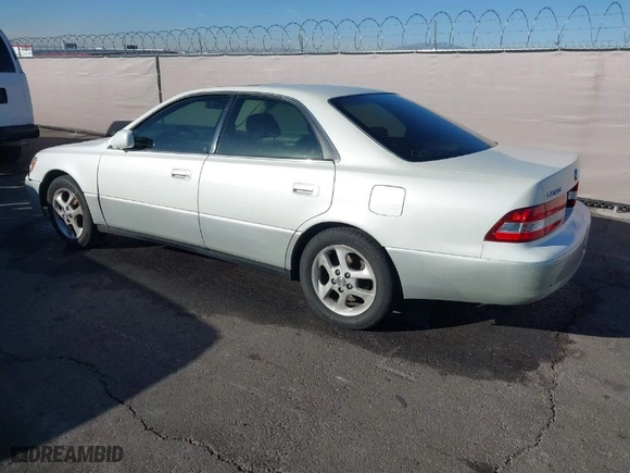 2000 Lexus ES 300 with VIN JT8BF28G9Y0282007, listed as a IAAI auction lot 41702668 with 154,025 mi miles. Bid and sale history available at carsss.com. Image 3.