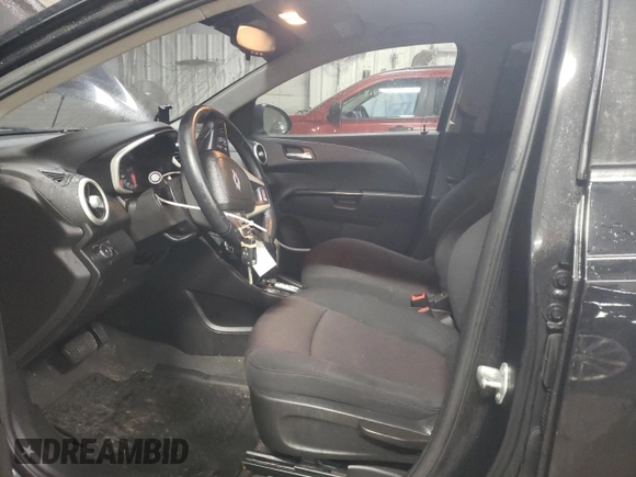 2018 Chevrolet Sonic LT z VIN 1G1JD6SB8J4139628, wystawiony jako Copart lot #84888984 z przebiegiem 81 790 mil mil oraz Szkoda całkowita • Salvage title. Historia ofert i sprzedaży dostępna na DreamBid. Obrazek 7.