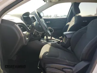 2019 Jeep Cherokee Latitude с VIN 1C4PJLCB9KD247202, выставлен на аукционе Copart как лот 57685415 с пробегом 120 556 миль миль и Списание • Salvage title. История ставок и продаж доступна на DreamBid. Изображение 7.