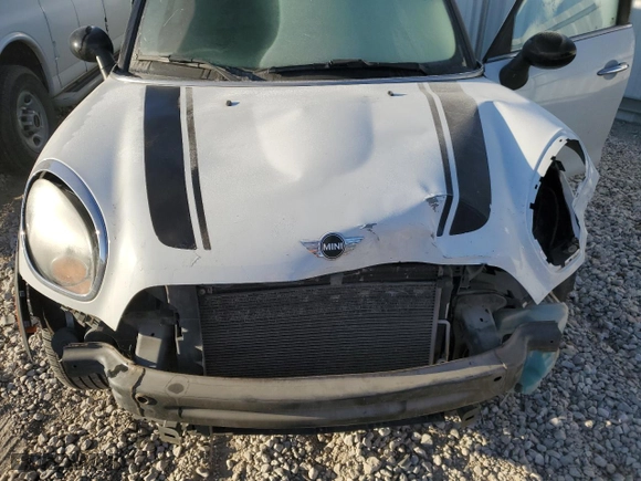 2013 MINI Cooper Countryman with VIN WMWZB3C5XDWR35519, listed as a Copart auction lot 82826894 with 89,832 mi miles and Salvage Title. Bid and sale history available at carsss.com. Image 11.