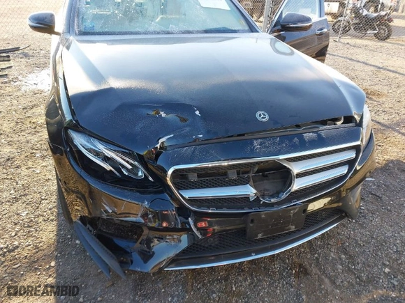 2018 Mercedes-Benz E-Class E 300 with VIN WDDZF4KB3JA411700, listed as a IAAI auction lot 41284765 with 58,084 mi miles. Bid and sale history available at carsss.com. Image 6.