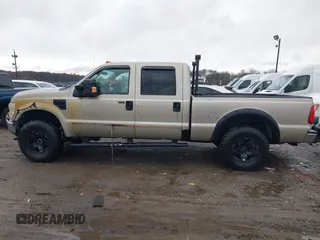 2008 Ford F-250 XL z VIN 1FTSW21508EB87414, wystawiony jako IAAI lot #41667364 z przebiegiem 345 246 mil mil oraz . Historia ofert i sprzedaży dostępna na DreamBid. Obrazek 14.