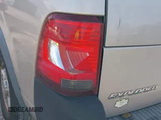 2005 Ford Explorer XLS z VIN 1FMZU62K75UA46403, wystawiony jako IAAI lot #41437737 z przebiegiem 198 356 mil mil oraz . Historia ofert i sprzedaży dostępna na DreamBid. Obrazek 6.