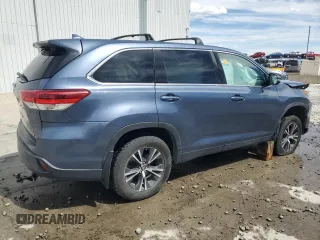 2019 Toyota Highlander LE z VIN 5TDBZRFH3KS960817, wystawiony jako Copart lot #52377955 z przebiegiem 95 348 mil mil oraz Szkoda całkowita • Salvage title. Historia ofert i sprzedaży dostępna na DreamBid. Obrazek 3.