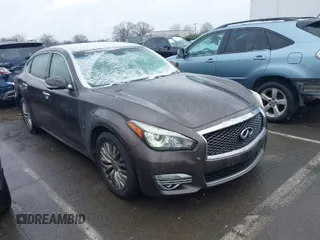 2016 Infiniti Q70 z VIN JN1BY1PP9GM630518, wystawiony jako IAAI lot #41617842 z przebiegiem 308 557 mil mil oraz . Historia ofert i sprzedaży dostępna na DreamBid. Obrazek 1.