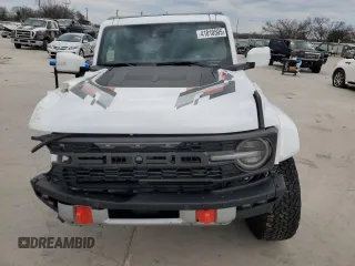 2024 Ford Bronco Raptor z VIN 1FMEE0RR0RLA38568, wystawiony jako Copart lot #41810505 z przebiegiem 168 mil mil oraz Szkoda całkowita • Salvage title. Historia ofert i sprzedaży dostępna na DreamBid. Obrazek 5.