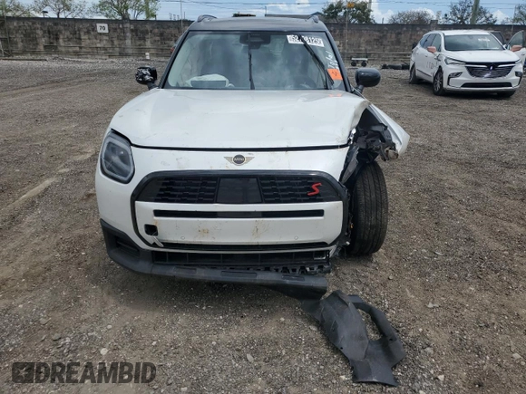 2025 MINI Countryman S z VIN WMZ23GA0XS7S16374, wystawiony jako Copart lot #52798125 z przebiegiem Nie podano mil oraz Szkoda całkowita • Salvage title. Historia ofert i sprzedaży dostępna na DreamBid. Obrazek 5.
