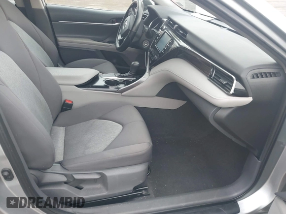 2019 Toyota Camry LE z VIN 4T1B11HK9KU851075, wystawiony jako IAAI lot #41911090 z przebiegiem 114 762 mil mil oraz . Historia ofert i sprzedaży dostępna na DreamBid. Obrazek 5.