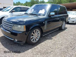 2011 Land Rover Range Rover SC z VIN SALMF1E43BA340959, wystawiony jako IAAI lot #42479528 z przebiegiem 95 771 mil mil oraz . Historia ofert i sprzedaży dostępna na DreamBid. Obrazek 2.
