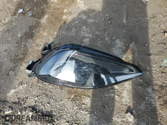 2024 Porsche Cayenne with VIN WP1AA2AY9RDA07583, listed as a Copart auction lot 84632814 with 5,260 mi miles and Salvage title. Bid and sale history available at DreamBid. Image 13.