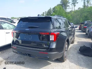 2025 Ford Explorer ST-Line z VIN 1FMUK8KH4SGB39339, wystawiony jako IAAI lot #42122821 z przebiegiem Nie podano mil oraz . Historia ofert i sprzedaży dostępna na DreamBid. Obrazek 4.