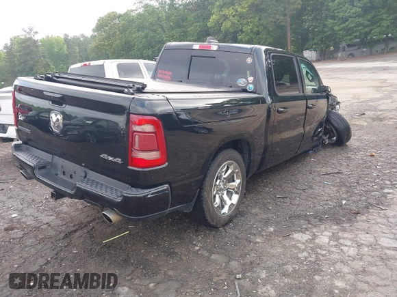 2019 Ram 1500 Big Horn z VIN 1C6SRFFT3KN858854, wystawiony jako IAAI lot #42274337 z przebiegiem 91 689 mil mil oraz . Historia ofert i sprzedaży dostępna na DreamBid. Obrazek 4.