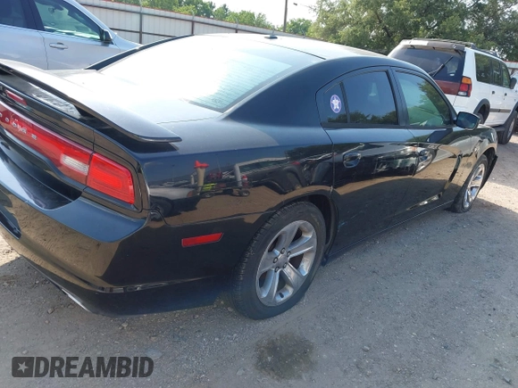 2013 Dodge Charger SXT z VIN 2C3CDXHG6DH552605, wystawiony jako IAAI lot #42414305 z przebiegiem Nie podano mil oraz . Historia ofert i sprzedaży dostępna na DreamBid. Obrazek 4.