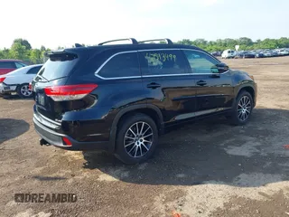 2018 Toyota Highlander SE with VIN 5TDJZRFH7JS868717, listed as a IAAI auction lot 42593499 with 83,533 mi miles and . Bid and sale history available at DreamBid. Image 4.