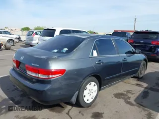 2003 Honda Accord LX z VIN 3HGCM563X3G703798, wystawiony jako IAAI lot #42245680 z przebiegiem 200 875 mil mil oraz . Historia ofert i sprzedaży dostępna na DreamBid. Obrazek 4.