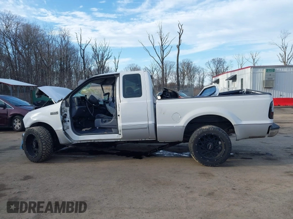 2001 Ford Super Duty F-250 XL with VIN 1FTNX20F01EA81930, listed as a IAAI auction lot 41497045 with 195,620 mi miles. Bid and sale history available at carsss.com. Image 14.