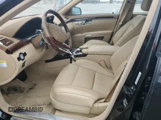 2010 Mercedes-Benz S 550 z VIN WDDNG8GB9AA335198, wystawiony jako Copart lot #57104175 z przebiegiem 43 121 mil mil oraz Szkody całkowita. Historia ofert i sprzedaży dostępna na DreamBid. Obrazek 7.