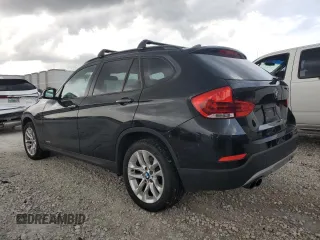 2015 BMW X1 xDrive28i z VIN WBAVL1C5XFVY35591, wystawiony jako Copart lot #59353955 z przebiegiem 86 462 mil mil oraz Tytuł czysty. Historia ofert i sprzedaży dostępna na DreamBid. Obrazek 2.