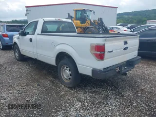 2013 Ford F-150 XL z VIN 1FTMF1CMXDKG28081, wystawiony jako IAAI lot #42404005 z przebiegiem 287 414 mil mil oraz . Historia ofert i sprzedaży dostępna na DreamBid. Obrazek 3.