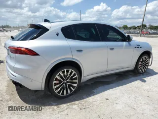 2023 Maserati Grecale Modena z VIN ZN682AVM3P7407857, wystawiony jako Copart lot #51451125 z przebiegiem Nie podano mil oraz Nie do naprawy. Historia ofert i sprzedaży dostępna na DreamBid. Obrazek 3.