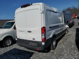 2023 Ford Transit Cargo с VIN 1FTBR2C80PKB31083, выставлен на аукционе Copart как лот 50551005 с пробегом 54 390 миль миль и Списание • Salvage title. История ставок и продаж доступна на DreamBid. Изображение 3.