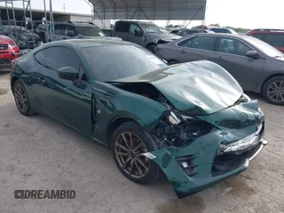 2020 Toyota 86 GT with VIN JF1ZNAE19L8751058, listed as a IAAI auction lot 40965891 with 33,925 mi miles. Bid and sale history available at carsss.com. Image 1.