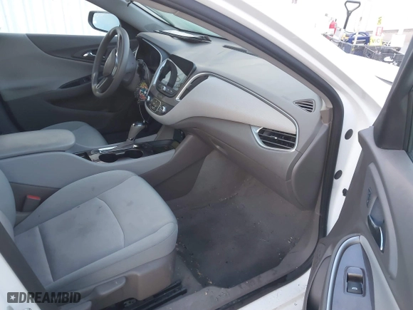 2020 Chevrolet Malibu LS with VIN 1G1ZC5ST1LF000425, listed as a IAAI auction lot 40819209 with 116,684 mi miles. Bid and sale history available at carsss.com. Image 5.