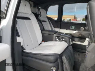 2022 Rolls-Royce Cullinan Black Badge z VIN SLATV8C01NU211417, wystawiony jako Copart lot #83323584 z przebiegiem 24 227 mil mil oraz Nie do naprawy. Historia ofert i sprzedaży dostępna na DreamBid. Obrazek 11.