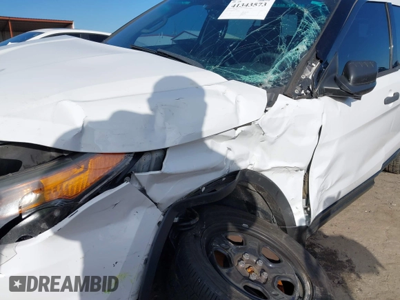 2014 Ford Police Interceptor Utility z VIN 1FM5K8AR0EGC28263, wystawiony jako IAAI lot #41343573 z przebiegiem 192 634 mil mil oraz . Historia ofert i sprzedaży dostępna na DreamBid. Obrazek 6.
